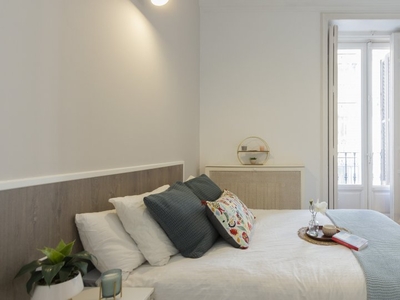 Habitación luminosa en apartamento de 9 dormitorios en Retiro, Madrid