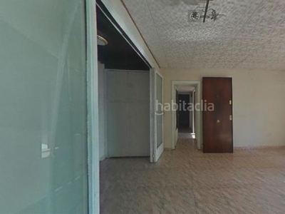 Piso con 3 habitaciones en Ciutat Meridiana Barcelona