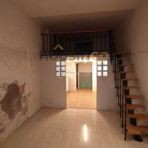 Piso en venta , con 80 m2, 3 habitaciones y 2 baños y ascensor. en Madrid