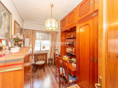 Piso ¡¡se vende excelente piso en santiago rusiñol!! en Madrid