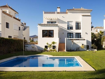 Villa de lujo en venta en La Resina Golf. Estepona. Málaga