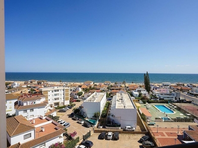 Ático en venta en La Antilla - Islantilla de 4 habitaciones con terraza y piscina