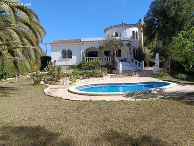 Bonito chalet con piscina y vistas al mar a 200 mts de la playa en LAmetlla de Mar