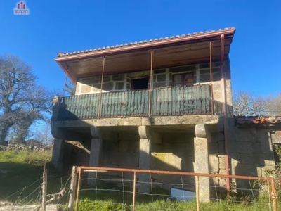 Casa en venta en Alrededores en Nogueira de Ramuín por 37,000 €