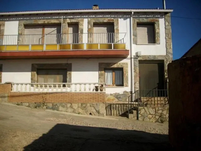 Casa en venta en Calle de Santiago, 18 en Serón de Nágima por 49,442 €