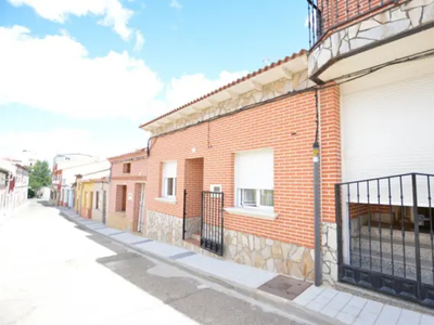 Casa en venta en Calle de Santiago en Carpio por 73,000 €