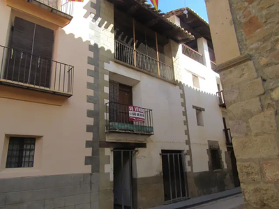 Casa pareada en venta en Calle del Obispo Sánchez, 30 en Rubielos de Mora por 90,000 €