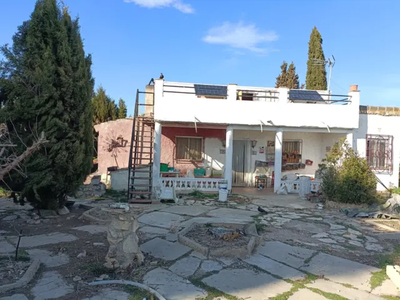 Casa rústica en venta en Fuentes de Ebro en Fuentes de Ebro por 64,000 €