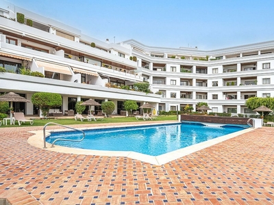 Piso en venta en calle Nueva Andalucía de 3 habitaciones con terraza y piscina