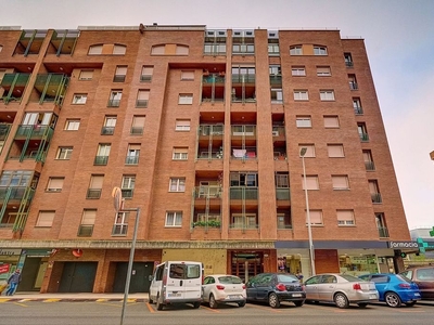 Venta de piso en calle Benjamín de Tudela de 3 habitaciones con garaje y calefacción