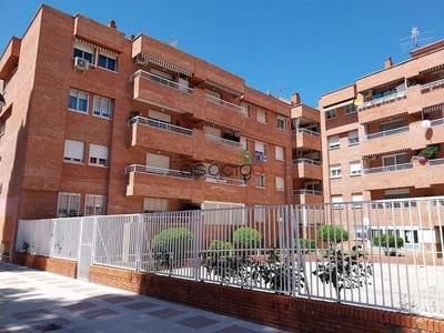 Venta de piso en San Roque-Concordia-Adoratrices de 4 habitaciones con terraza y garaje