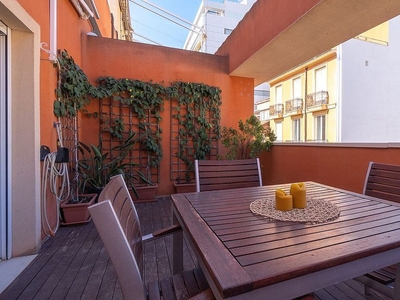 Alquiler de ático en Centro - Alicante de 2 habitaciones con terraza y garaje