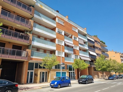 Alquiler de piso en calle Calatayud de 3 habitaciones con piscina y balcón