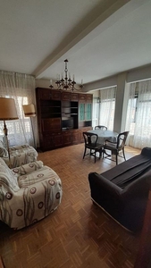 Alquiler de piso en Centro - Cuenca de 3 habitaciones con muebles y calefacción