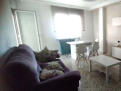 Alquiler de piso en Juan Carlos I de 4 habitaciones con terraza y muebles