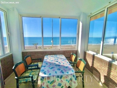 Apartamento de 2 dormitorios en primera linea de playa en Torrox costa.