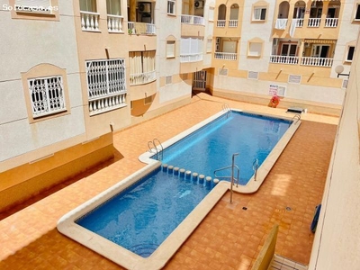 Apartamento de 3 Dormitorios y 2 Baños con Piscina en Venta en Torrevieja Centro