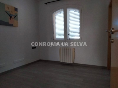 Casa adosada con 3 habitaciones con parking, piscina, calefacción y aire acondicionado en Santa Coloma de Farners