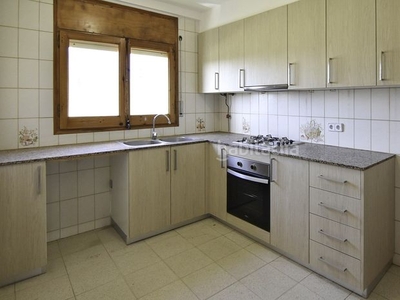 Casa adosada con 4 habitaciones con calefacción y jardín en Bisbal d´Empordà (La)