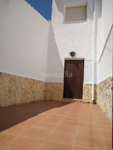 Casa adosada en calle de santa ana casa adosada con 4 habitaciones con parking y calefacción en Pezuela de las Torres