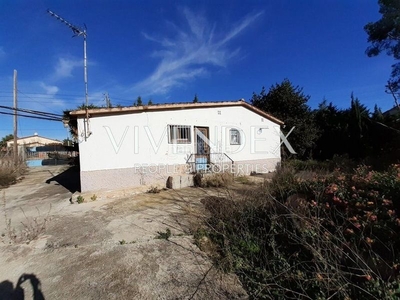 Casa unifamiliar en una planta con parcela llana en Castellet i la Gornal