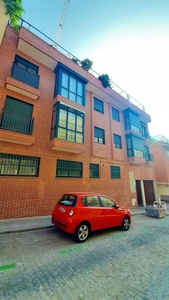 Piso ÁTICO muy luminoso de 2 habitaciones y 2 baños de101m2 con gran terraza,garaje y trastero en calle Andrés Antón,3.(Madrid) Venta Madrid