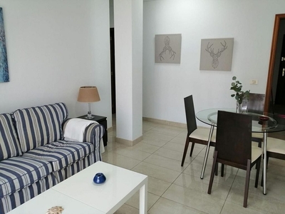Piso en alquiler en Centro - Santa Cruz de Tenerife de 2 habitaciones con garaje y muebles