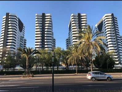 Piso en alquiler en Malilla de 2 habitaciones con terraza y piscina