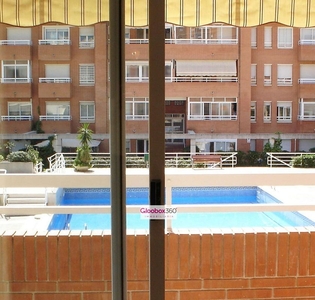 Piso en alquiler en Mestral de 2 habitaciones con terraza y piscina