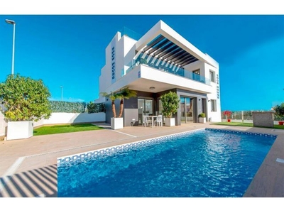 Villa con Piscina vistas al Campo de Golf. La Finca Golf en Alicante.