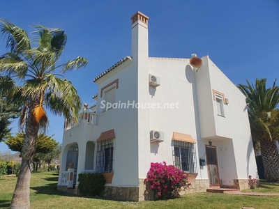 Villa pareada en venta en Torrox Costa