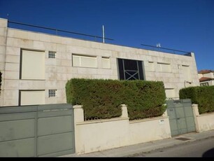 CASA UNIFAMILIAR EN VENTA