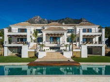 Chalet con 7 habitaciones amueblado con parking, calefacción, aire acondicionado, vistas al mar y vistas a la montaña en Marbella