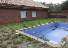 Casa unifamiliar en la urbanización de fontpineda en Pallejà