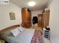 Dúplex duplex de 4 habitaciones con dos baños. muy bien comunicado en Cornellà de Llobregat