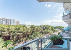 Piso bonito piso de 2 dormitorios, con piscina comunitaria y a escasos metros de la playa en Blanes