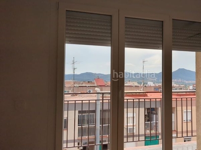 Alquiler ático atico 3 habitaciones con parquet y aire acondicionado. en Sant Joan Despí