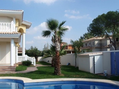 Alquiler casa impresionante unifamiliar independiente, con calidades de lujo en Montealegre en Eliana (l´)