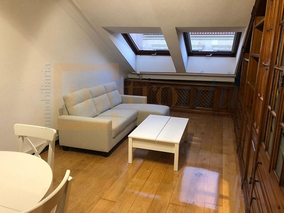 Alquiler de ático en Centro - Salamanca de 2 habitaciones con muebles y aire acondicionado