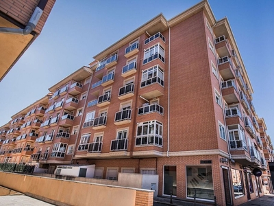 Alquiler de piso en calle Agustín Rodríguez Sahagún de 2 habitaciones con terraza y piscina