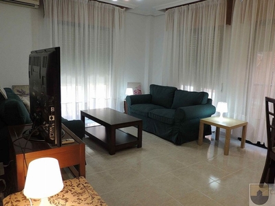 Alquiler de piso en Centro - Murcia de 4 habitaciones con muebles y balcón