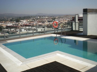 Alquiler de piso en Huerta de la Reina - Trassierra de 3 habitaciones con piscina y jardín