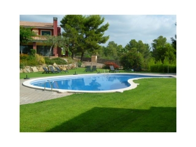 Alquiler en Bonmont Golf Course precioso chalet con piscina con vistas a mar en