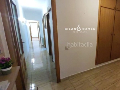 Alquiler piso amueblado para entrar a vivir. amplio comedor, cocina totalmente equipada. dispone de 2 amplias habitaciones dobles con armarios y 1 cuarto de baño. tiene un pequeño balcón. en Lleida