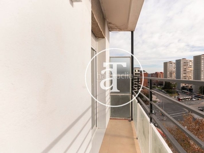 Alquiler piso apartamento de 4 habitaciones con terraza a pasos de estación Sants en Barcelona