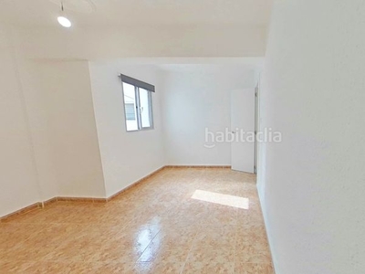 Alquiler piso con 4 habitaciones en Torrefiel Valencia