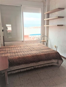 Alquiler piso de 2 habitaciones, un baño, cocina independiente, comedor.-
terraza trasera privada, terraza por delante compartida con el piso de al lado.- en Tarragona