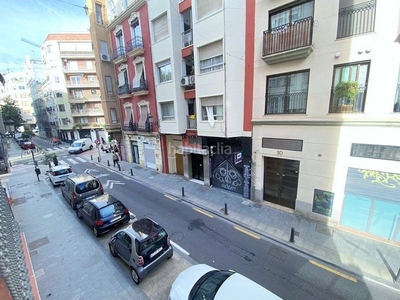 Alquiler piso en calle de dénia 13 ruzafa, vivienda reformada de 3 dormitorios con mobiliario moderno en la calle denia. en Valencia