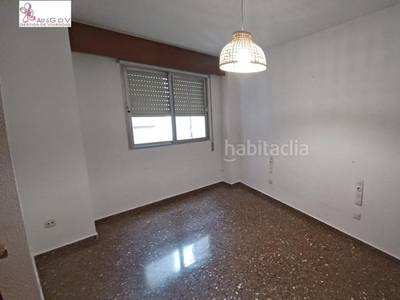 Alquiler piso estupendo piso con garaje, ideal para 1/2 personas, zona Arrancapins. en Valencia