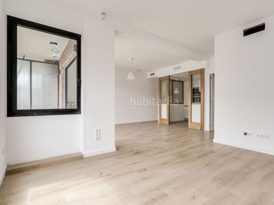 Alquiler piso hermoso piso reformado de 3 habitaciones en Barcelona
